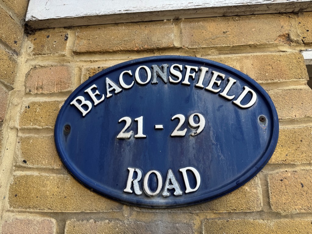 Lot: 15 - TWO-BEDROOM APARTMENT - Sign on Beaconsfield Road